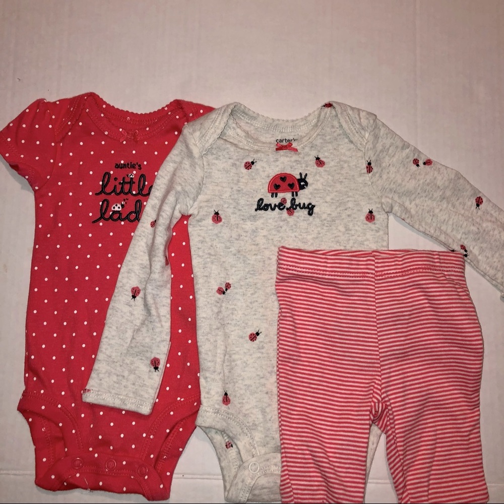 NEW .NWT Carter’s newborn 3 piece set